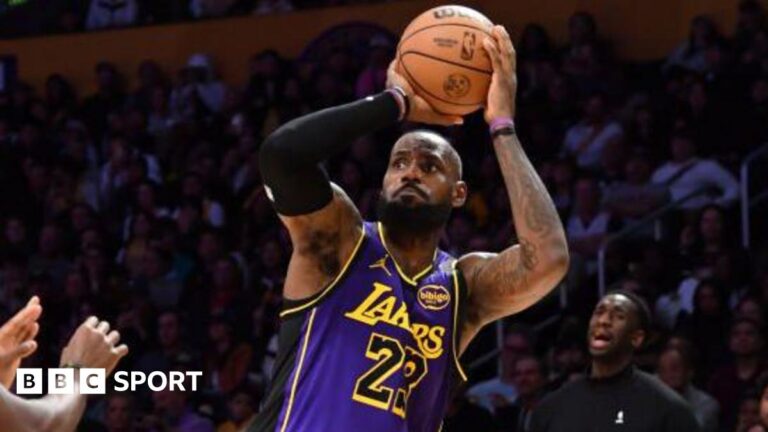 LeBron James: The Los Angeles star set a new record in the victory over the Atlanta Hawks