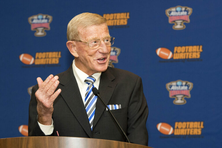 Lou Holtz reignites Ryan Day beef with latest comments