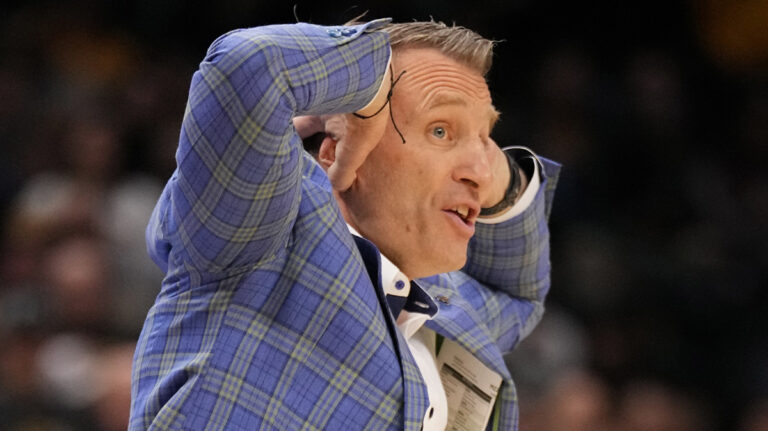 Alabama Basketball main basketball Nate Oats destroys the clipboard during missouri loss